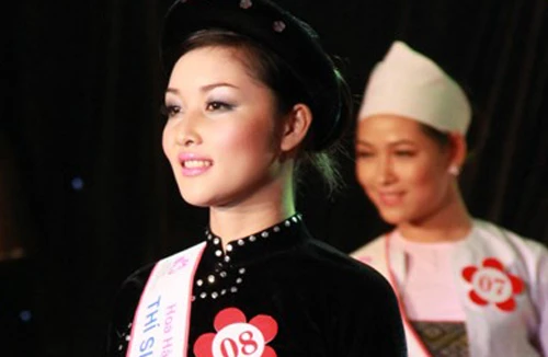 "Trình diễn để tiến tới mặc trang phục dân tộc trong các ngày lễ"