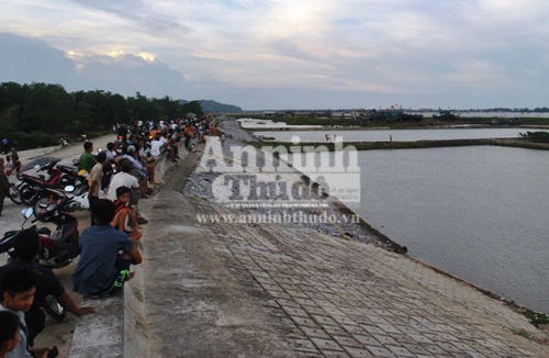 Tranh chấp nuôi ngao, gần 100 người dân đâm chém nhau kinh hoàng