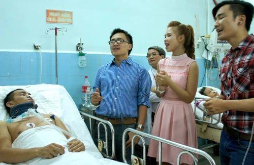 Quán quân "Gương mặt thân quen" mang âm nhạc đến bệnh viện