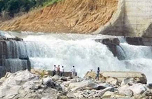 Nước lũ cuốn trôi 3 người vào đường hầm dẫn nước thủy điện