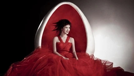 Hồng Nhung "tái xuất" với "Vòng tròn"