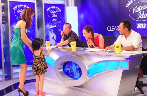 Thí sinh Idol vượt qua vòng loại nhờ con gái