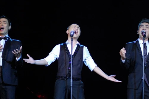 "Cảm ơn cuộc đời" tiếp tục dẫn đầu Bảng xếp hạng tuần