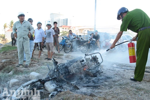 “Phóng hỏa” xe máy của vợ