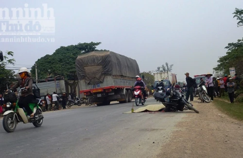 Nam thanh niên bị xe tải cán chết tại chỗ