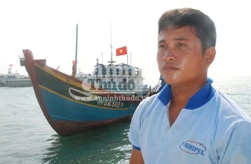 Ngư dân "tàu cháy vẫn quyết giữ cờ Tổ quốc" cứu tàu cá gặp nạn