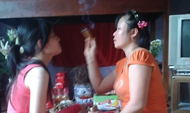 Sự thật "thánh cô" chữa bách bệnh bằng hương và nước lã