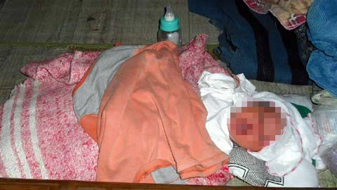 Cháu bé 1 tháng tuổi bị bỏ rơi tại nhà thờ