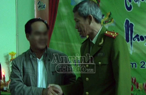 Bị đâm kim tiêm nhiều nhát, vẫn dũng cảm bắt giữ kẻ trộm