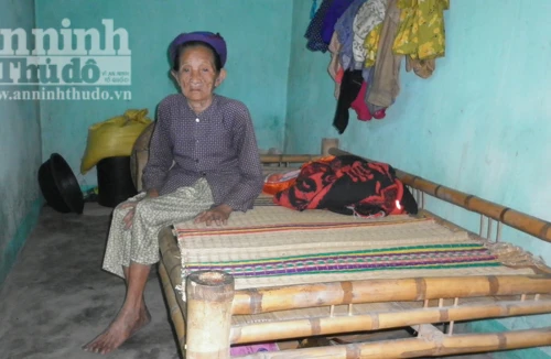 Xót thương hoàn cảnh cụ bà 85 tuổi sống đơn độc