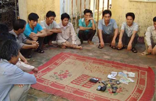 Triệt xóa 2 ổ nhóm, bắt giữ 47 đối tượng tham gia đánh bạc