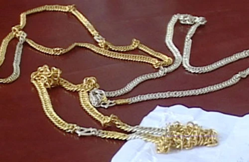 Bắt 4 đối tượng rình cướp dây chuyền của học sinh