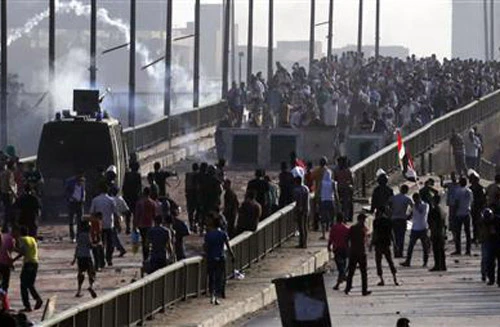 Bạo loạn đẫm máu tại Ai Cập: Hơn 200 người thiệt mạng
