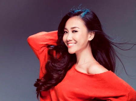 Đoan Trang tiếp tục làm giám khảo Bước nhảy hoàn vũ