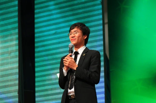 Chàng luật sư điển trai làm nức lòng giám khảo