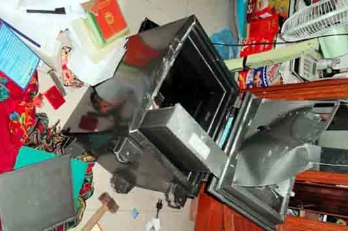 Nghi án một cặp vợ chồng bị khống chế, cướp tiền vàng