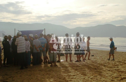 Tắm biển, 2 học sinh lớp 9 mất tích và chết đuối