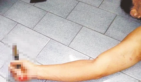 Đâm chết bạn vì không chịu ngủ