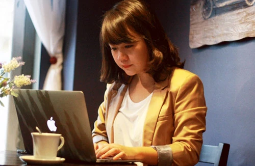 Nắng - Đặng Hồng Ngọc, sinh viên đa tài quản lý "hot girl"