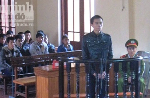 "Giúp" bạn chém người, lãnh 2 năm tù