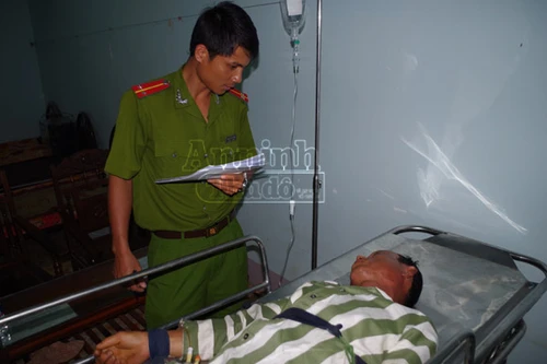 Khởi tố đối tượng cuồng sát vợ và 2 vợ chồng hàng xóm