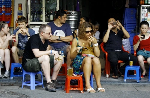 Nữ du khách đi chơi khuya bị giật đồ