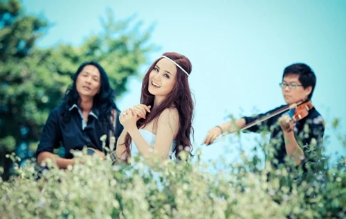 Vy Oanh bất ngờ rút lui liveshow 8 Bài hát yêu thích