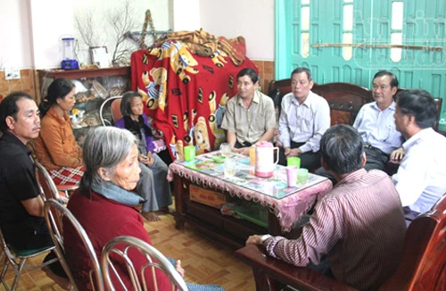 Trích 70 triệu đồng hỗ trợ gia đình 14 thuyền viên bị mất tích trên biển