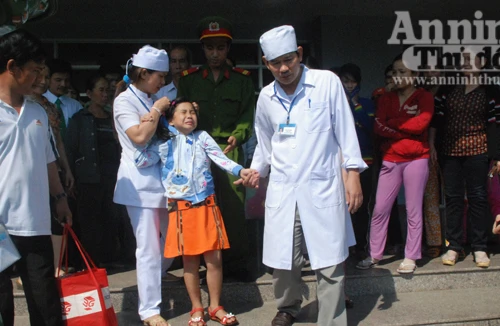 Bé Phi được về nhà mới 