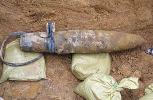 Yên Bái: Phát hiện quả bom khi san đất làm nhà