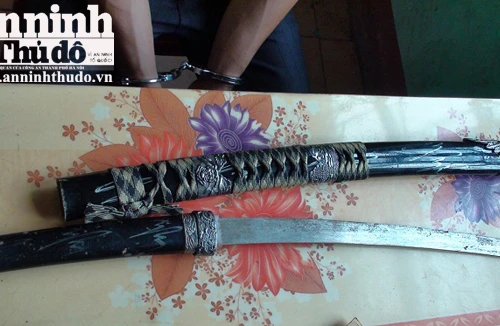 Đi bán ma túy, mang theo mã tấu để...phòng thân