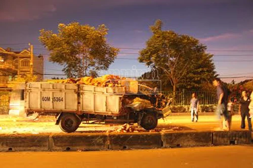 Xe tải tông đuôi container, phụ xe tử vong, tài xế may mắn thoát chết 