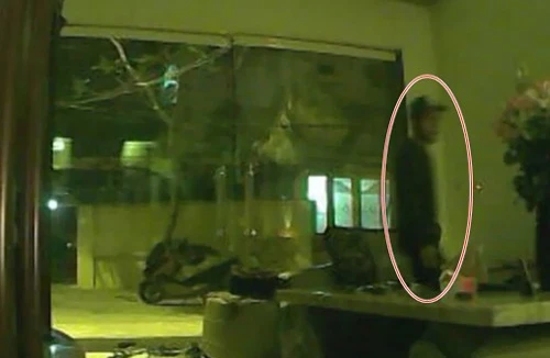 Hớ hênh mở cửa "mời" kẻ gian vào nhà trộm laptop