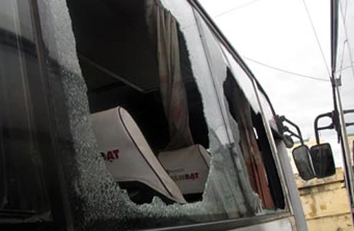 Xe khách xin vượt không được còn bị "xử"