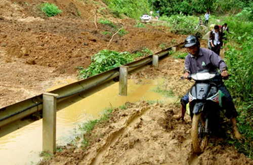 Một địa phương bị cô lập hoàn toàn do mưa lũ