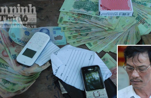 Cách chức hiệu trưởng tham gia đánh bạc