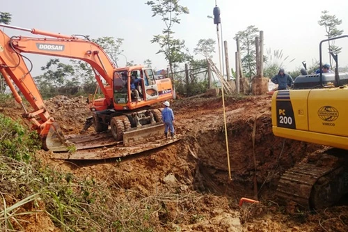 Đường ống nước sông Đà lại vỡ lần thứ 10