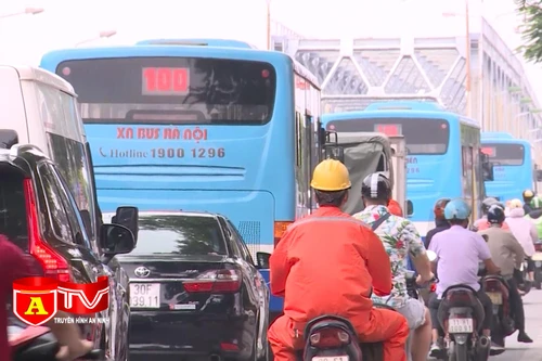 Cõng gấp 8 lần lưu lượng so với thiết kế, cầu Chương Dương xuống cấp nghiêm trọng