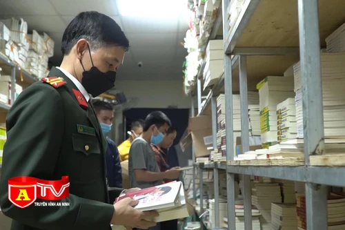 Cận cảnh hơn 30 tấn sách có dấu hiệu in lậu