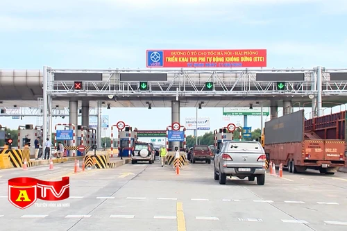 Từ chối phục vụ xe ô tô không dán thẻ thu phí tự động vào đường cao tốc