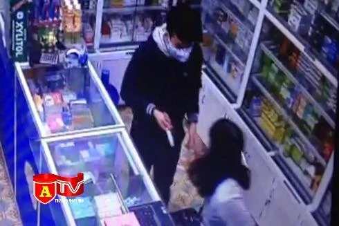 Bắt giữ đối tượng cầm dao vào hiệu thuốc cướp tiền