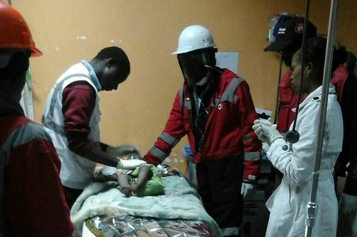 Bé gái 1 tuổi sống sót sau 4 ngày sập nhà