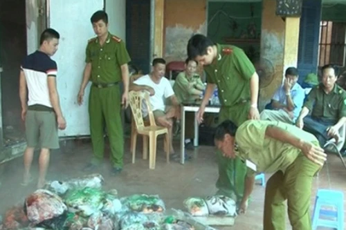 Đột kích kho chứa 5 tấn nội tạng "3 không"