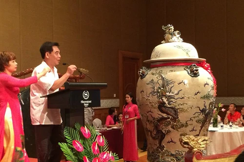 Đấu giá đôi chóe tứ linh giá 6 tỷ 50 triệu đồng 