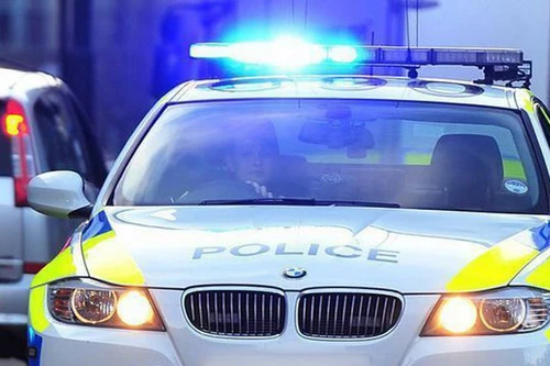 Khỏa thân ra đường bắt taxi