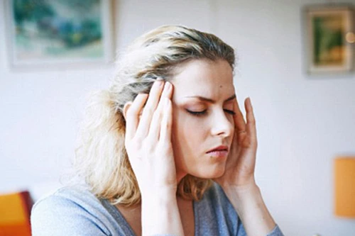 Ánh sáng màu xanh giảm chứng đau nửa đầu