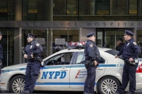 Trở về từ “vùng” Ebola: Nữ y tá Mỹ “kêu trời” vì bị đối xử như tù nhân nguy hiểm