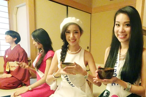 Đại diện Việt Nam "ghi điểm" ở môn cắm hoa nghệ thuật Nhật Bản