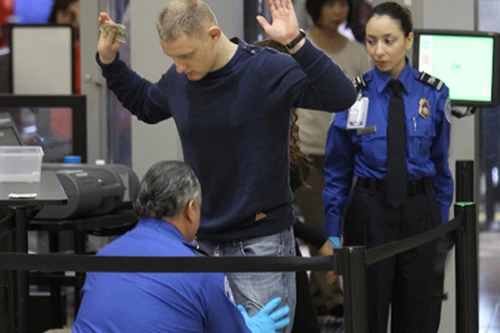 Mất chức do hàng loạt lỗ hổng an ninh sân bay