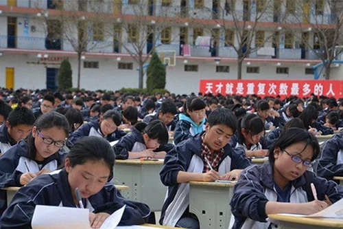 Trung Quốc bắt giữ 9 nghi phạm thi đại học thuê